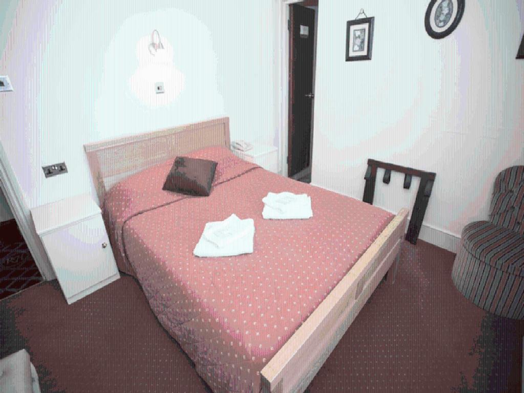 Oyo Ridgeway Hotel شينغفورد الغرفة الصورة